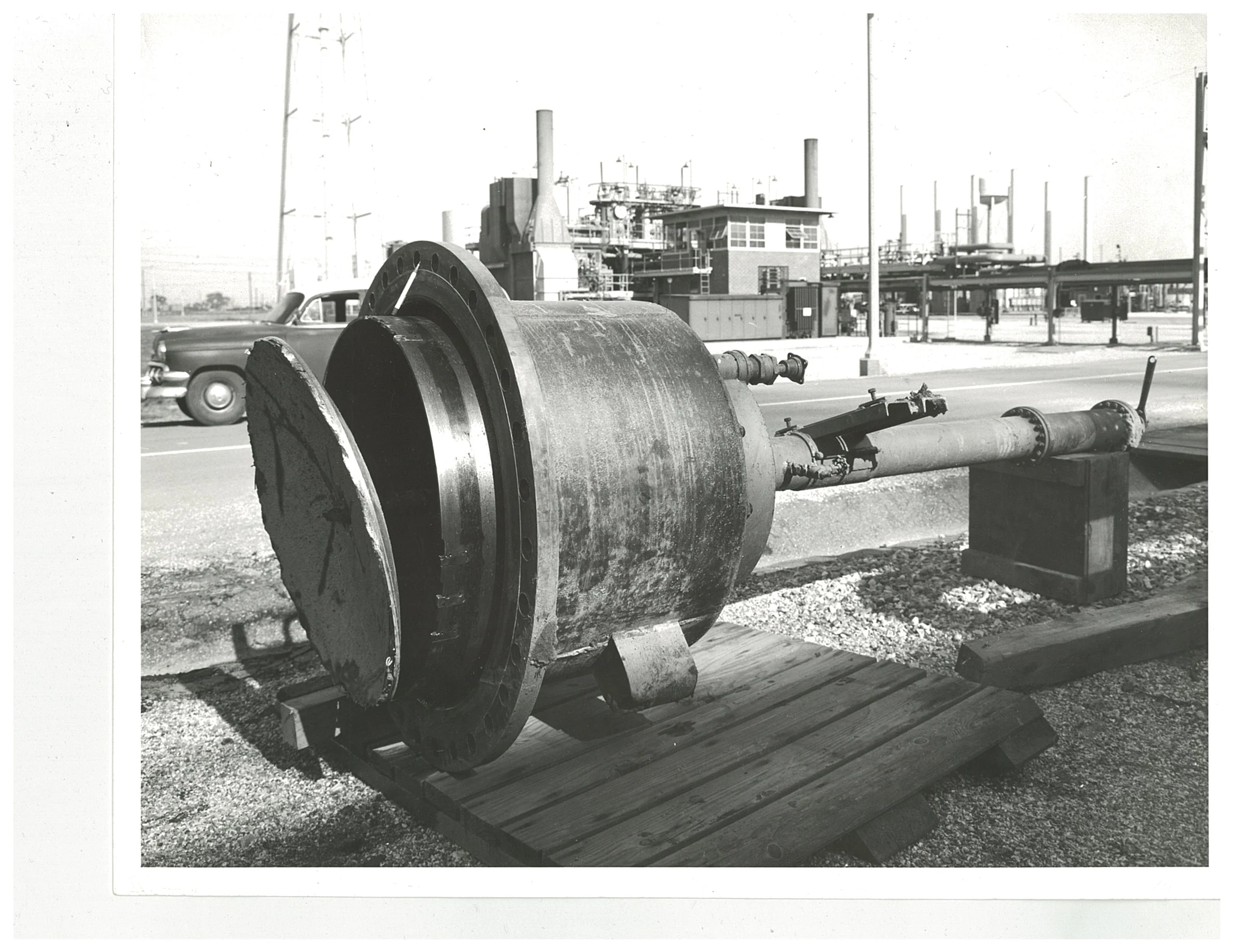 Koppl's 36-inch hot tapping machine in a black-and-white photograph from 1955